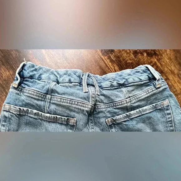 GOOD AMERICAN | women’s high rise distressed jeans. Size: 6/28 - Picture 5 of 15